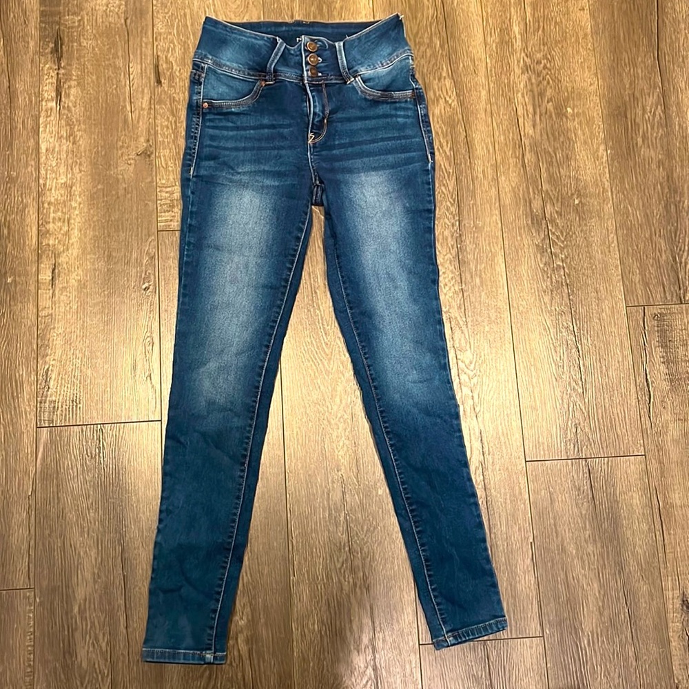 Wall folder high waisted skinny button jeans siz 5